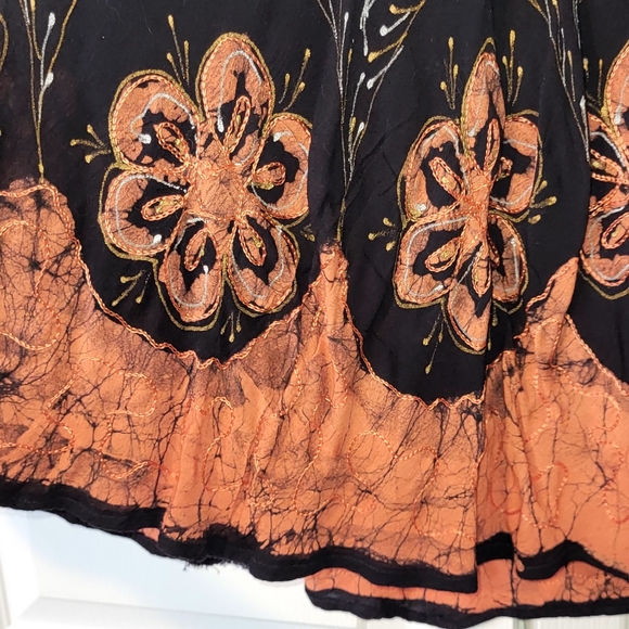 Embroidered hand painted top - Picture 2 of 4